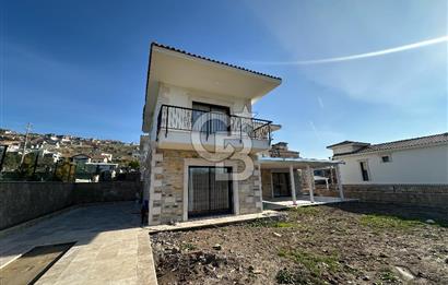 FOÇA YENİBAĞARASINDA ÖZEL HAVUZLU AKILLI SİSTEMLİ LÜKS 3+1 VİLLA