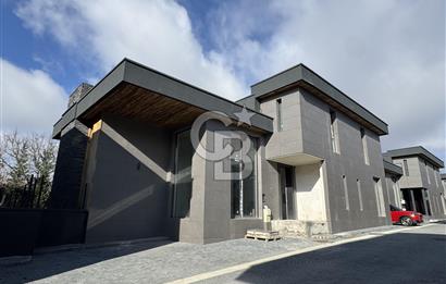 Baglica'da Yüksek Tavanli 350m2 4+1 Natamam 3 Katli Villa