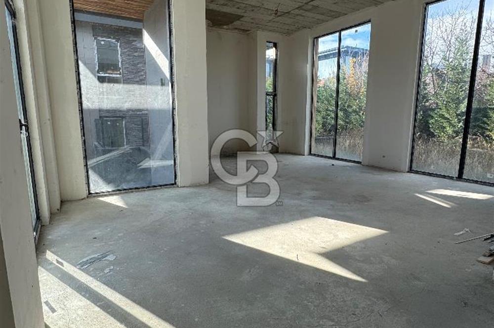 Baglica'da Yüksek Tavanli 350m2 4+1 Natamam 3 Katli Villa