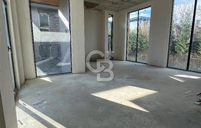 Baglica'da Yüksek Tavanli 350m2 4+1 Natamam 3 Katli Villa