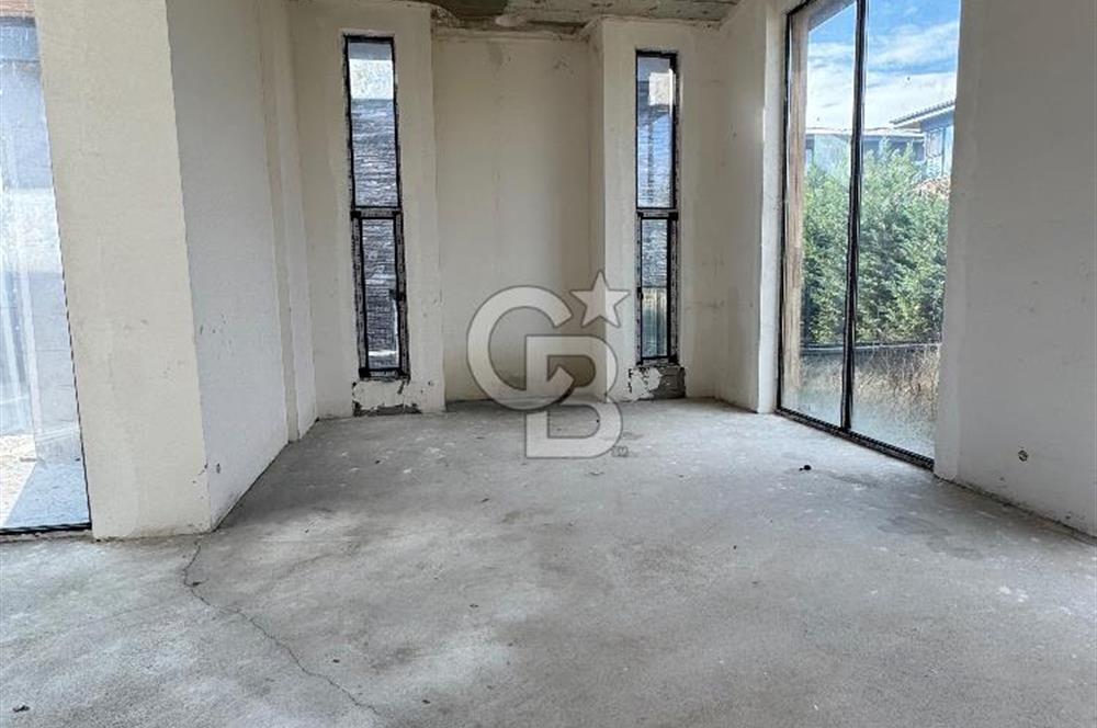 Baglica'da Yüksek Tavanli 350m2 4+1 Natamam 3 Katli Villa