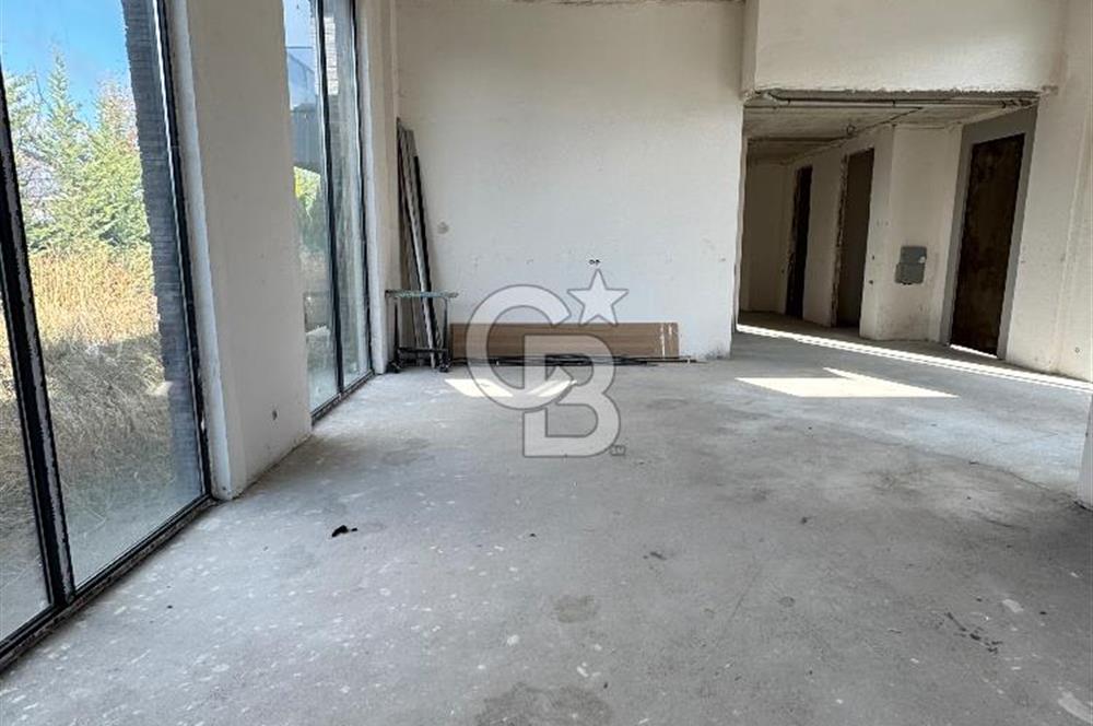 Baglica'da Yüksek Tavanli 350m2 4+1 Natamam 3 Katli Villa