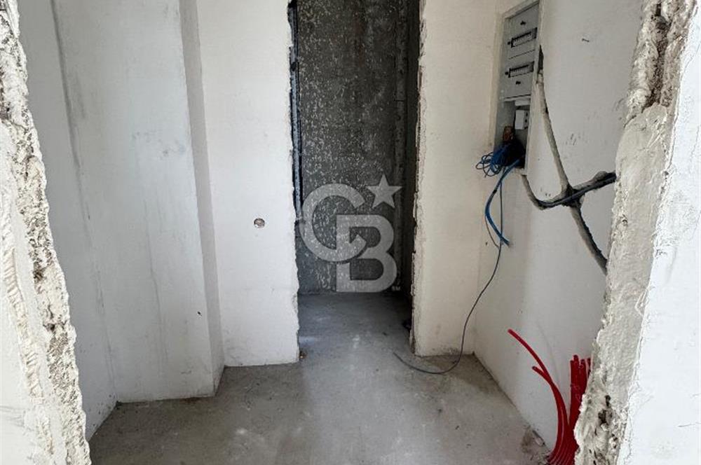 Baglica'da Yüksek Tavanli 350m2 4+1 Natamam 3 Katli Villa