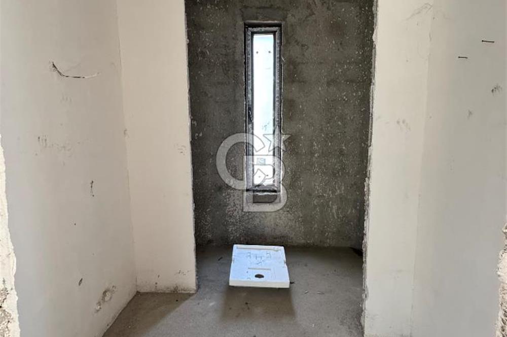 Baglica'da Yüksek Tavanli 350m2 4+1 Natamam 3 Katli Villa