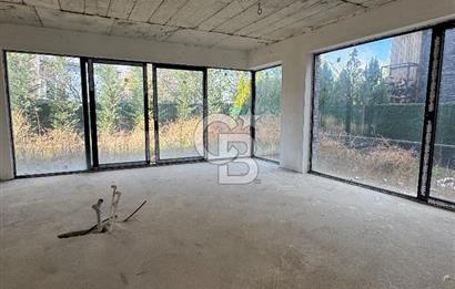 Baglica'da Yüksek Tavanli 350m2 4+1 Natamam 3 Katli Villa