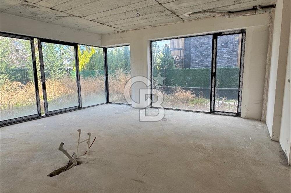 Baglica'da Yüksek Tavanli 350m2 4+1 Natamam 3 Katli Villa