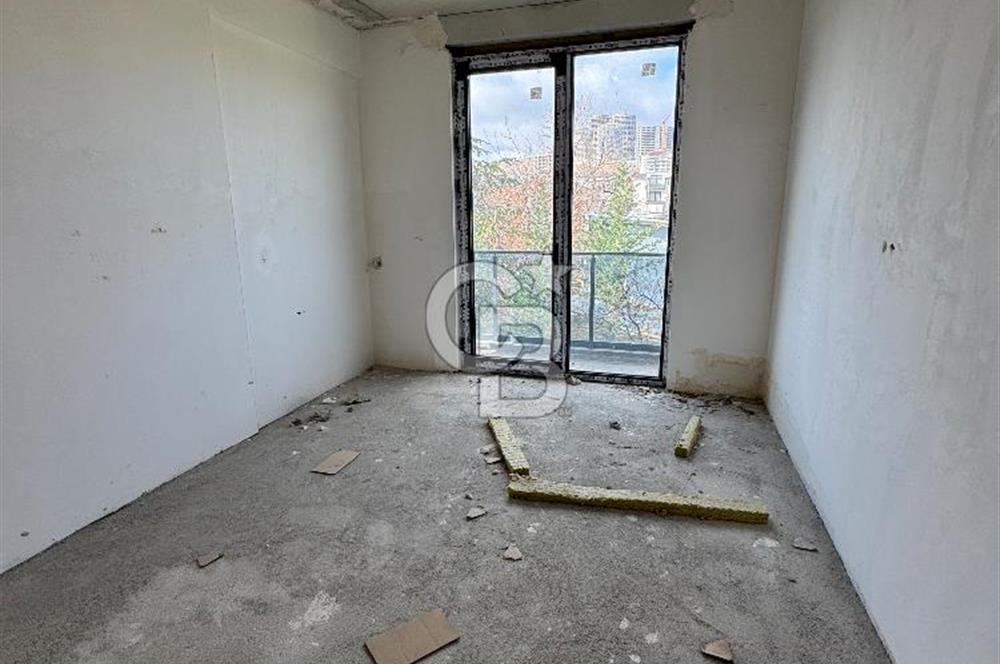 Baglica'da Yüksek Tavanli 350m2 4+1 Natamam 3 Katli Villa