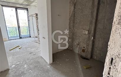 Baglica'da Yüksek Tavanli 350m2 4+1 Natamam 3 Katli Villa