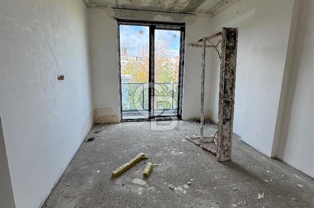 Baglica'da Yüksek Tavanli 350m2 4+1 Natamam 3 Katli Villa