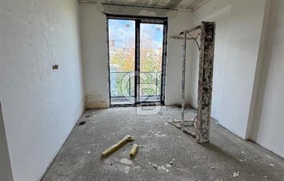 Baglica'da Yüksek Tavanli 350m2 4+1 Natamam 3 Katli Villa