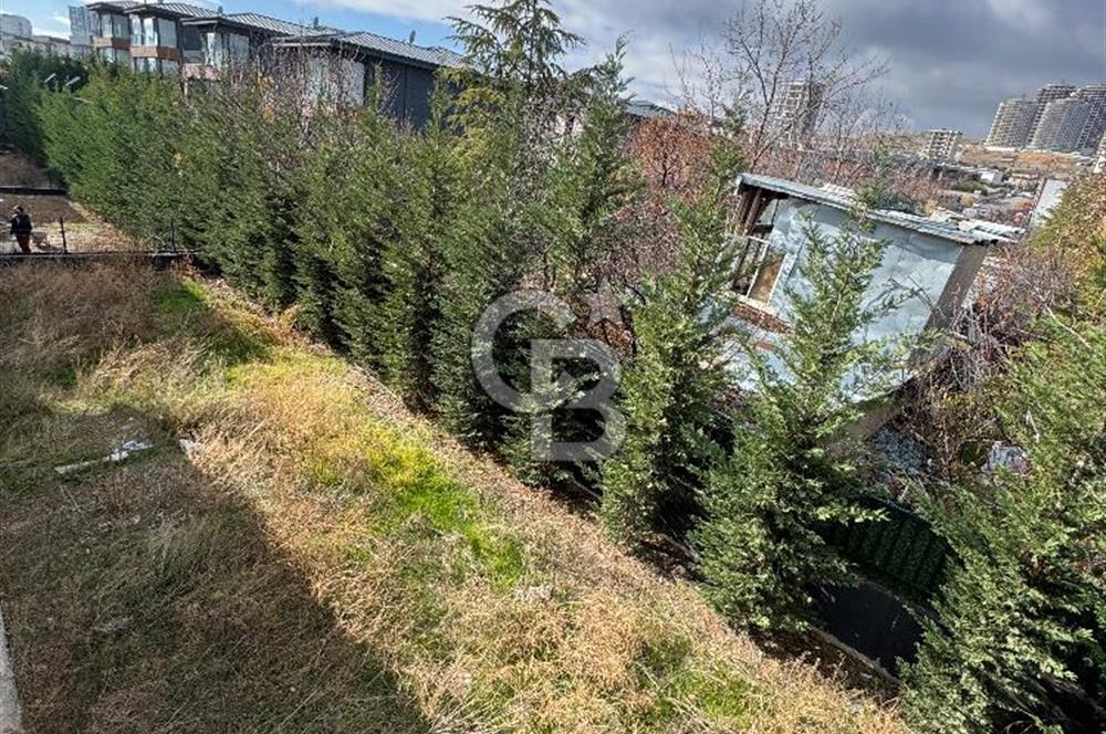 Baglica'da Yüksek Tavanli 350m2 4+1 Natamam 3 Katli Villa