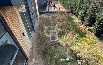 Baglica'da Yüksek Tavanli 350m2 4+1 Natamam 3 Katli Villa