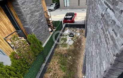 Baglica'da Yüksek Tavanli 350m2 4+1 Natamam 3 Katli Villa