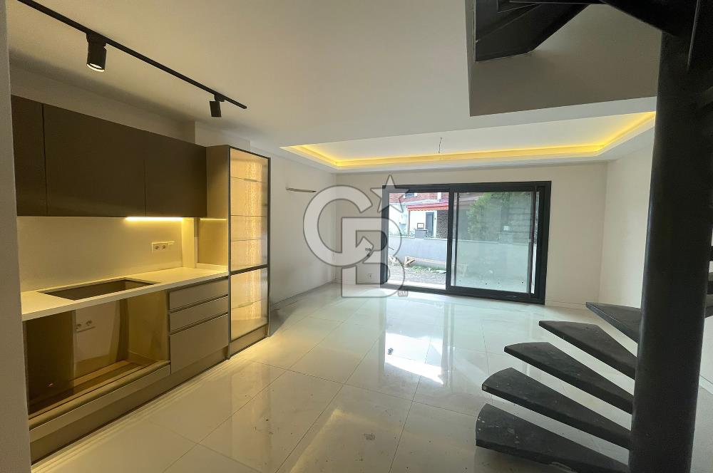 ÇANDARLI MERKEZDE MODERN MİMARİ 3+1 SATILIK VİLLA DENİZE 300 MT