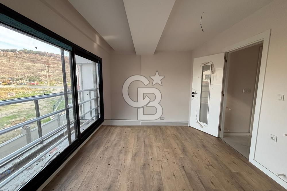 ÇANDARLI MERKEZDE MODERN MİMARİ 3+1 SATILIK VİLLA DENİZE 300 MT