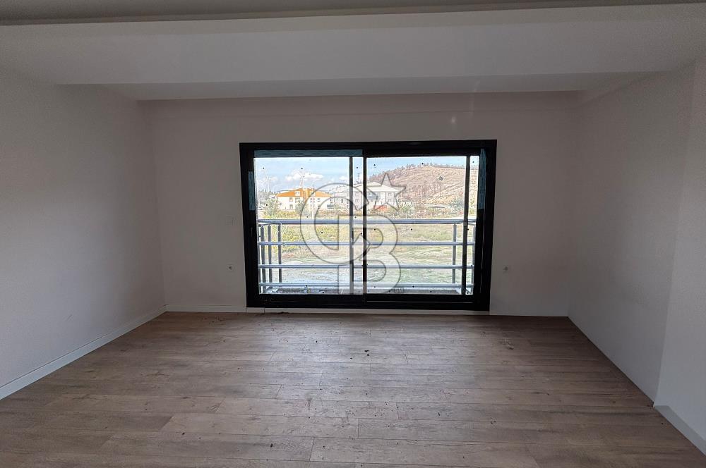 ÇANDARLI MERKEZDE MODERN MİMARİ 3+1 SATILIK VİLLA DENİZE 300 MT