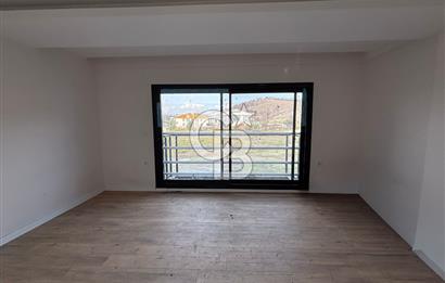 ÇANDARLI MERKEZDE MODERN MİMARİ 3+1 SATILIK VİLLA DENİZE 300 MT