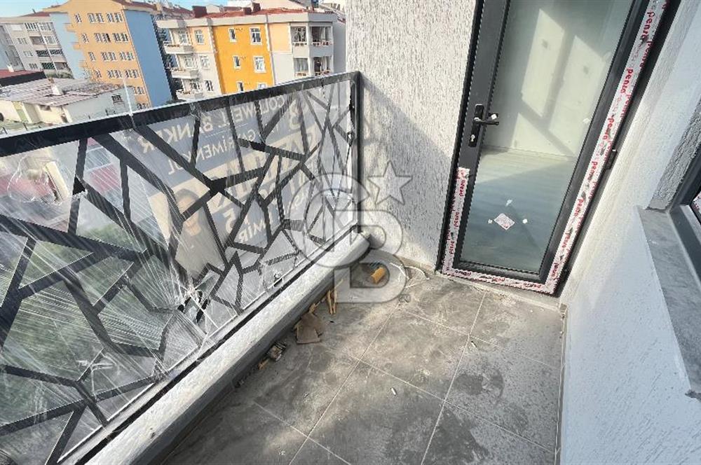 ÇANAKKALE BARBAROS MAHALLESİNDE CADDE ÜZERİ 2+1 SATILIK DAİRE