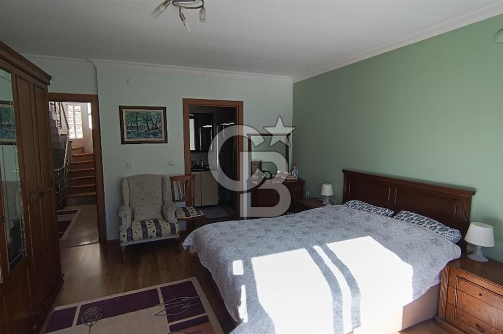 Güzelbahçe Yalı Mh'de, 4+1 Triplex, Şömineli, Teraslı, Bahçeli