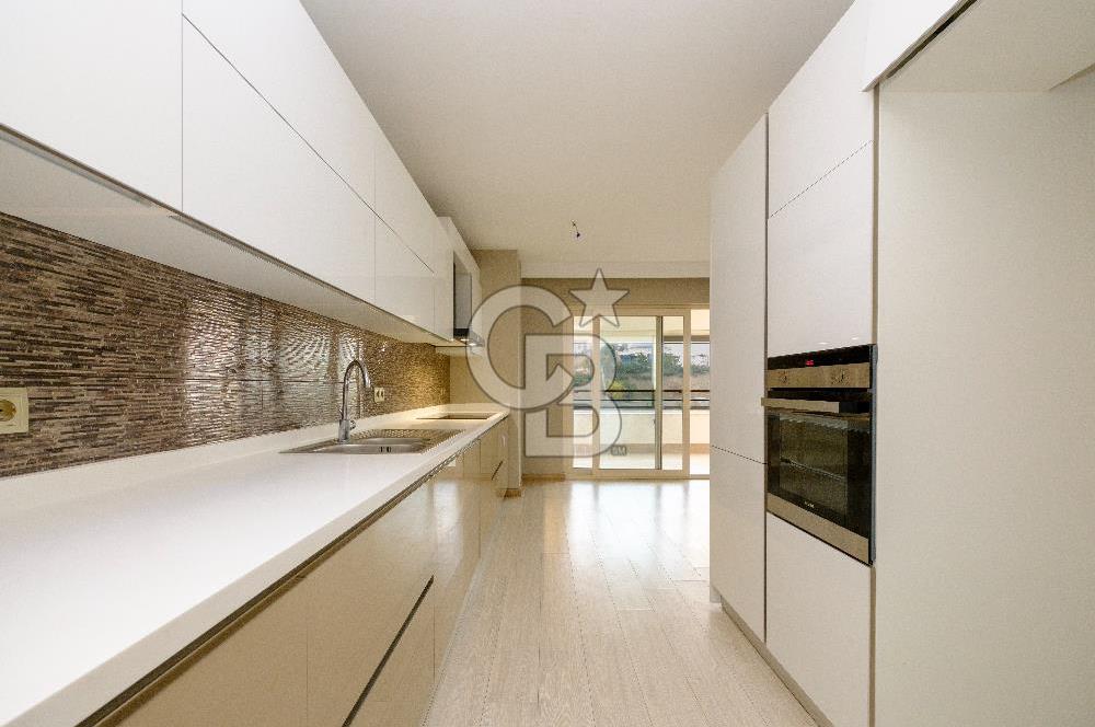 Kaşmir Mavi Orkide Sitesinde 4+1 Kısmi Göl Manzaralı Satılık Daire