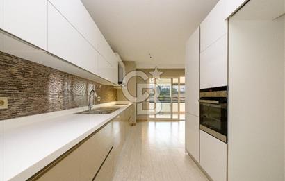 Kaşmir Mavi Orkide Sitesinde 4+1 Kısmi Göl Manzaralı Satılık Daire