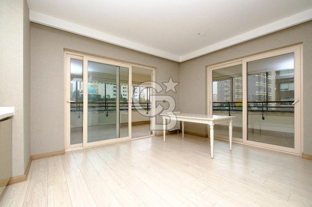 Kaşmir Mavi Orkide Sitesinde 4+1 Kısmi Göl Manzaralı Satılık Daire