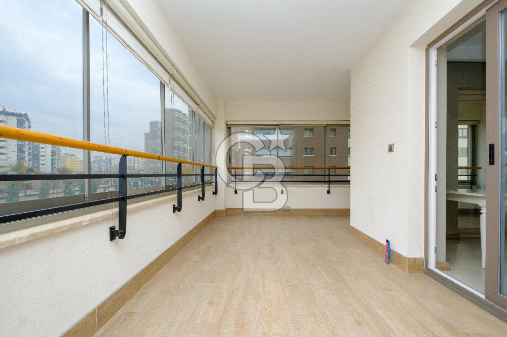 Kaşmir Mavi Orkide Sitesinde 4+1 Kısmi Göl Manzaralı Satılık Daire