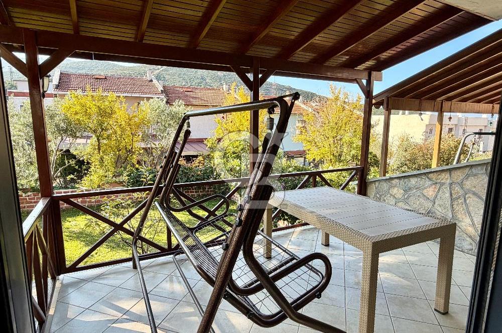 Yenifoça Fatih Mah. Eşyalı Satılık Manzaralı Dubleks 3+1 Villa