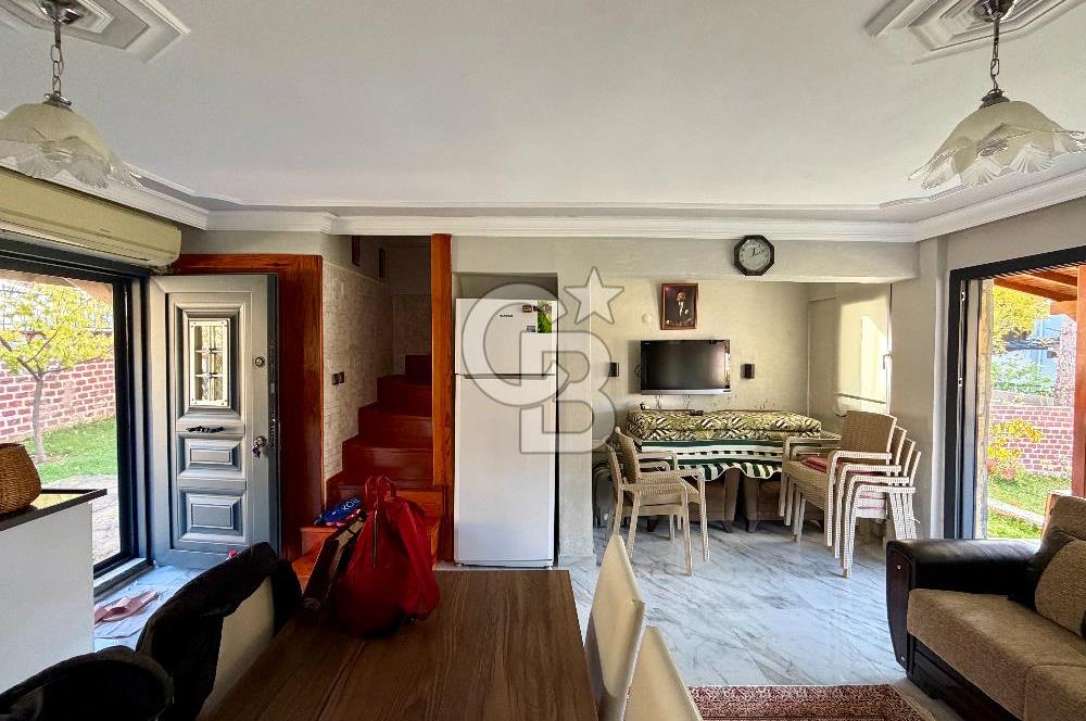 Yenifoça Fatih Mah. Eşyalı Satılık Manzaralı Dubleks 3+1 Villa