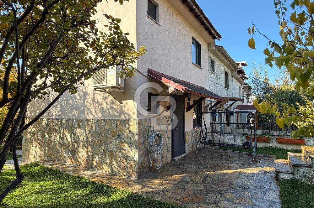 Yenifoça Fatih Mah. Eşyalı Satılık Manzaralı Dubleks 3+1 Villa