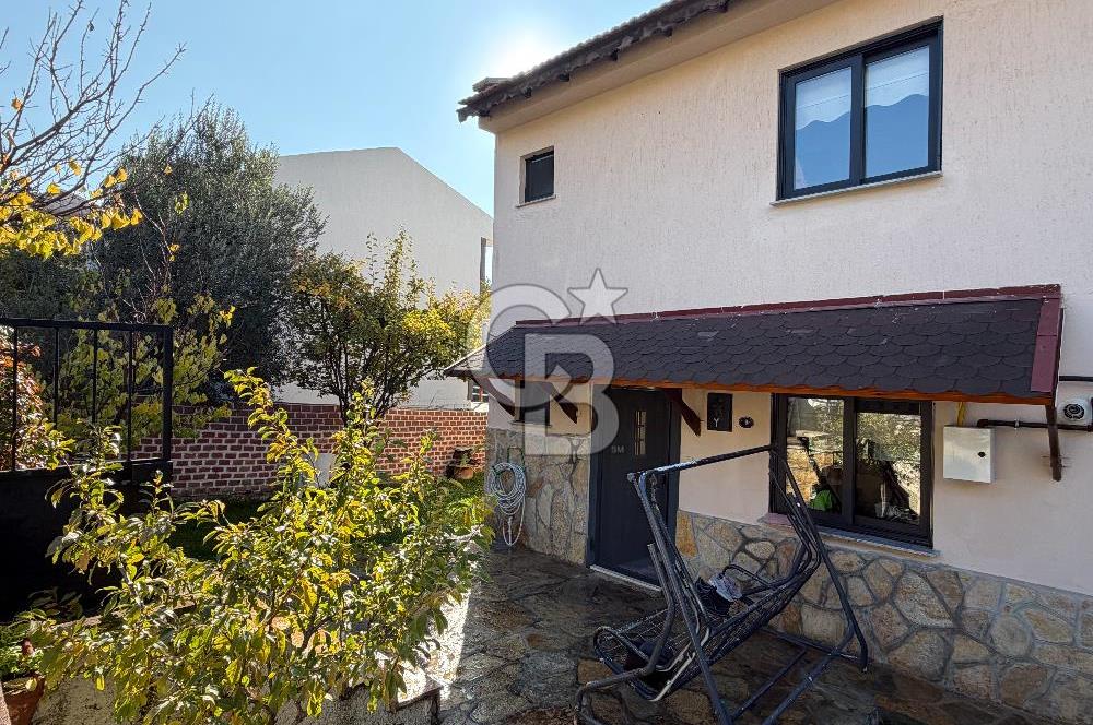 Yenifoça Fatih Mah. Eşyalı Satılık Manzaralı Dubleks 3+1 Villa