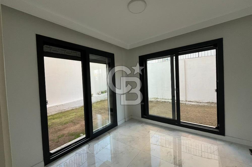 Urla Merkez'de Bahçeli Kiralık Lüks 3+1 Daire