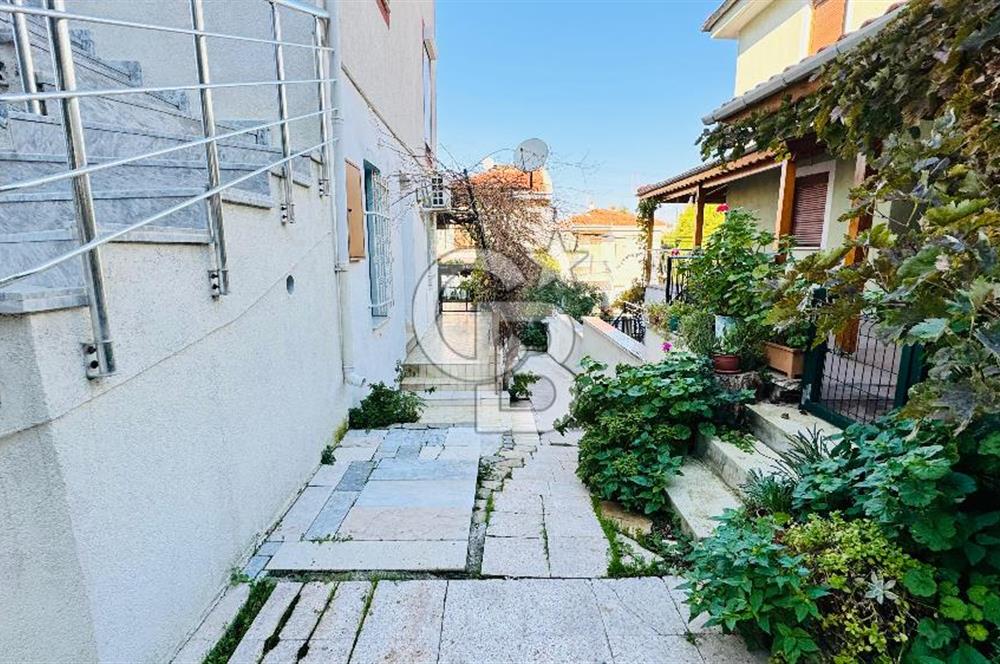 Foça İsmetpaşa Mah. Eşyalı Kiralık 2+1 Dubleks