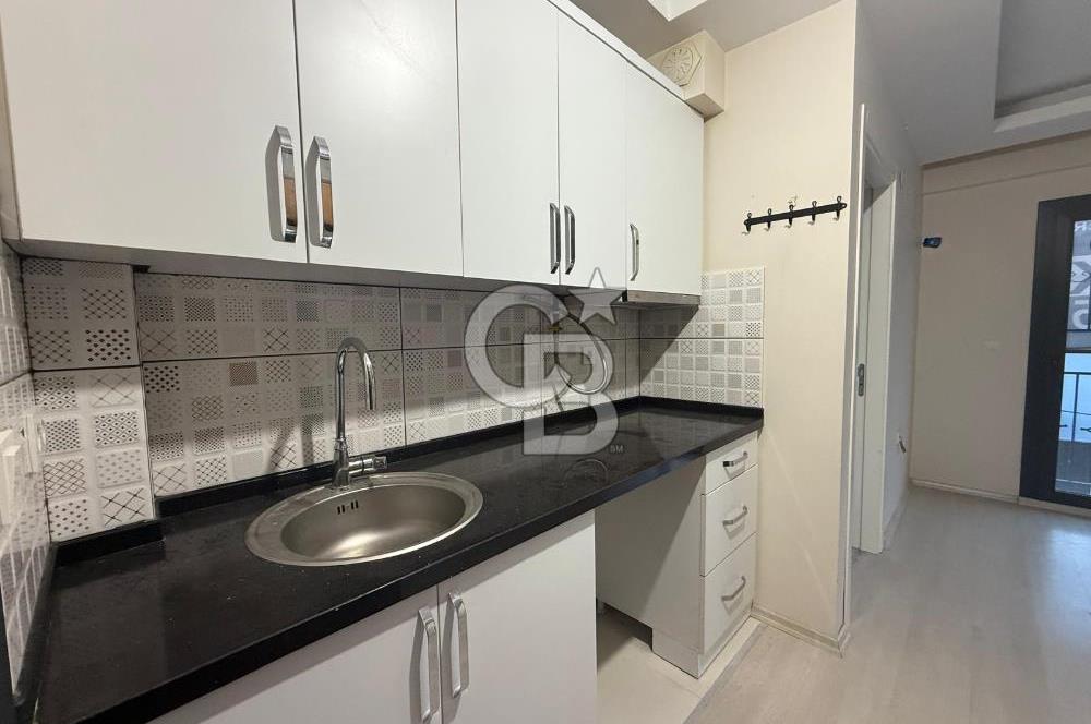 BAYRAKLI DA İZBANA YAKIN YENİ BİNADA ARA KAT SATILIK 1+1 DAİRE 