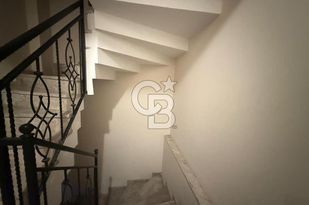 BAYRAKLI DA İZBANA YAKIN YENİ BİNADA ARA KAT SATILIK 1+1 DAİRE 