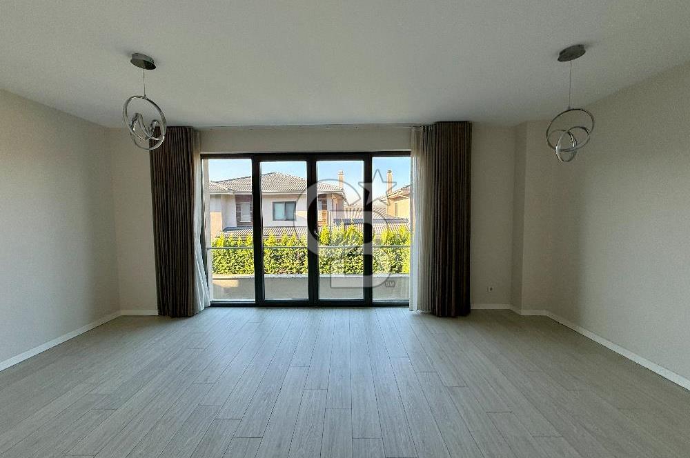 ASMALI BAHÇEŞEHİRDE KİRALIK 2+1 DUBLEKS BAHÇELİ VİLLA