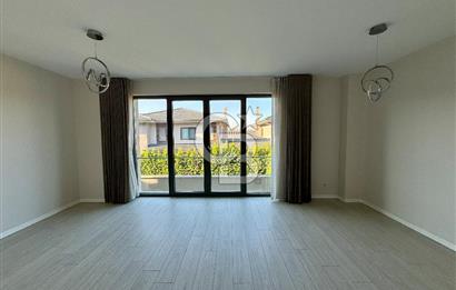 ASMALI BAHÇEŞEHİRDE KİRALIK 2+1 DUBLEKS BAHÇELİ VİLLA