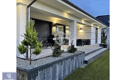 REŞADİYE'DE MODERN MİMARİYLE TASARLANMIŞ HAVUZLU VİLLA