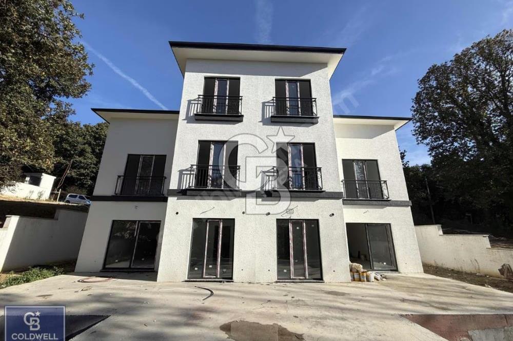 ÖMERLİ'DE SATILIK HAVUZLU İKİZ VİLLA