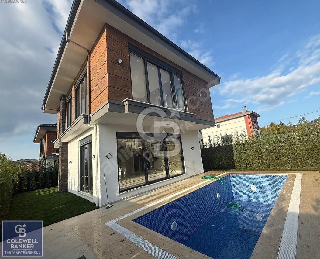 Şile Çavuş Mahallesi'nde Yüksek Standartlarda Özel Havuzlu Villa