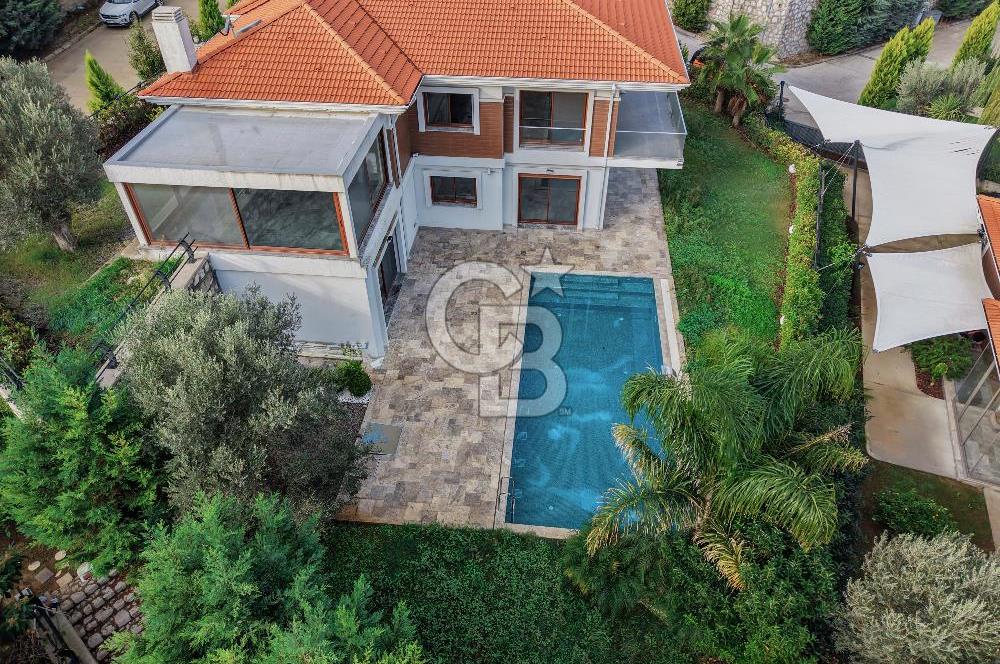 Güzelbahçe Çamlı Dört Mevsim Konakları Kiralık 5+2 Havuzlu Villa