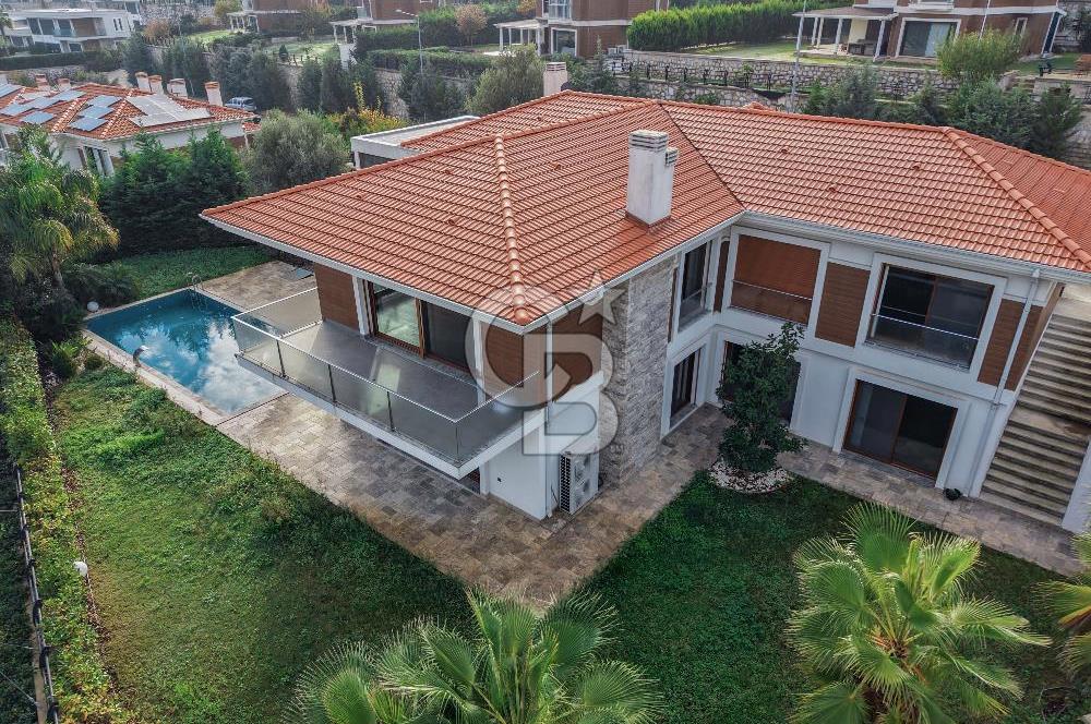 Güzelbahçe Çamlı Dört Mevsim Konakları Kiralık 5+2 Havuzlu Villa