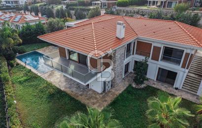 Güzelbahçe Çamlı Dört Mevsim Konakları Kiralık 5+2 Havuzlu Villa