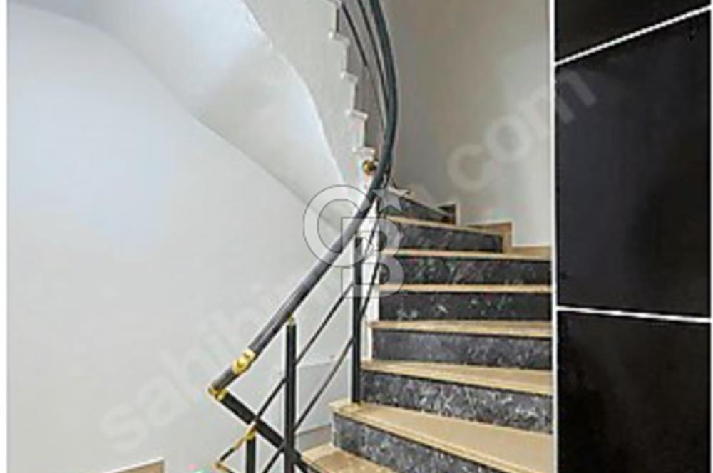 Arnavutköy Merkezde, 2+1 Ara Kat Daire! Lokasyon Avantajlı!