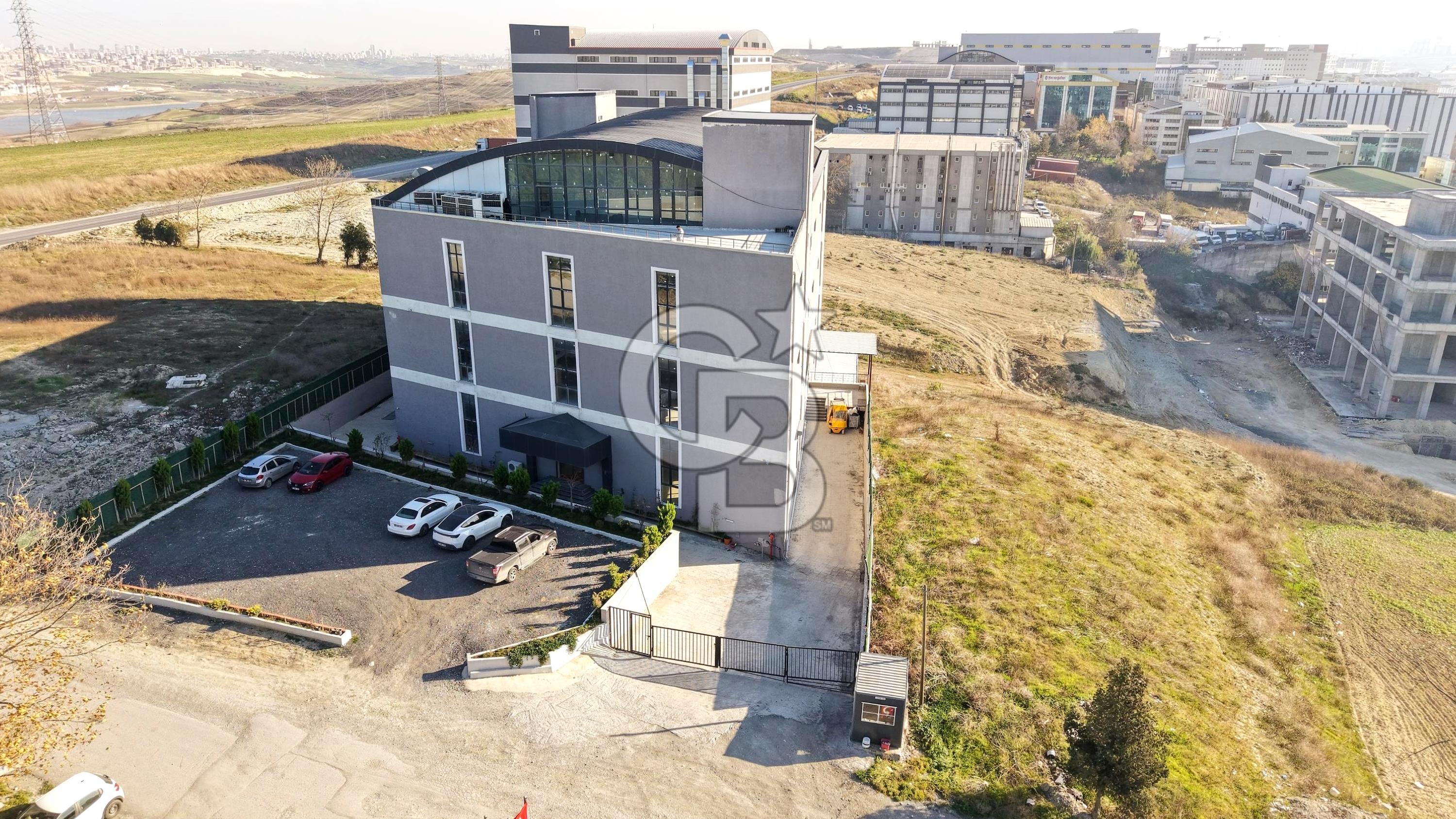 ARNAVUTKÖY ÖMERLİ DE 3.000 M2 KİRALIK FABRİKA