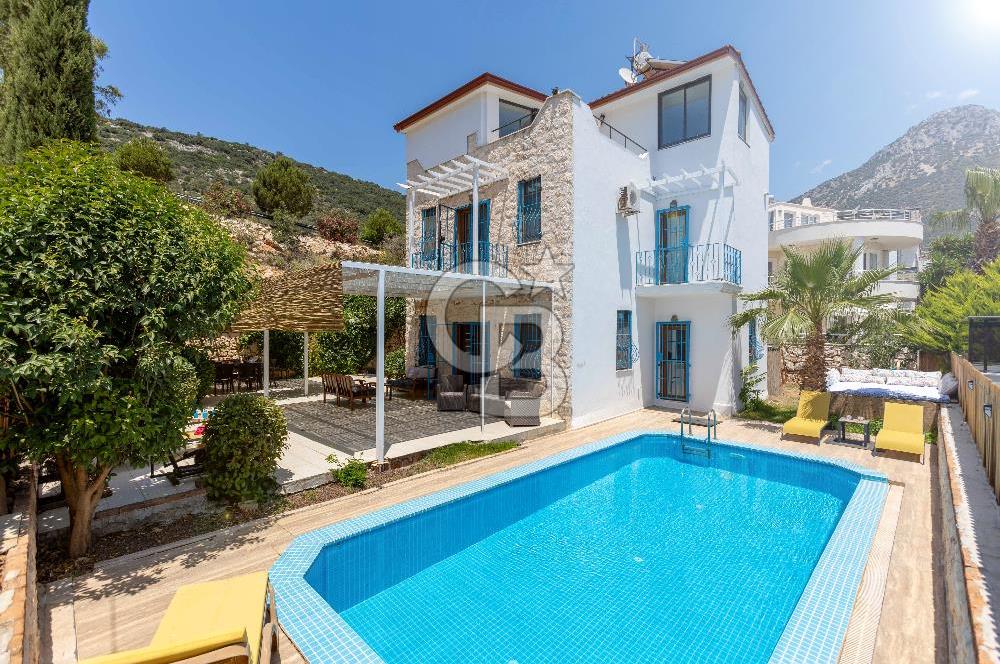 CB GİZ'DEN KAŞ KALKAN ORTAALAN'DA 4+2 SATILIK VİLLA