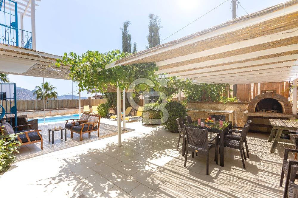 CB GİZ'DEN KAŞ KALKAN ORTAALAN'DA 4+2 SATILIK VİLLA