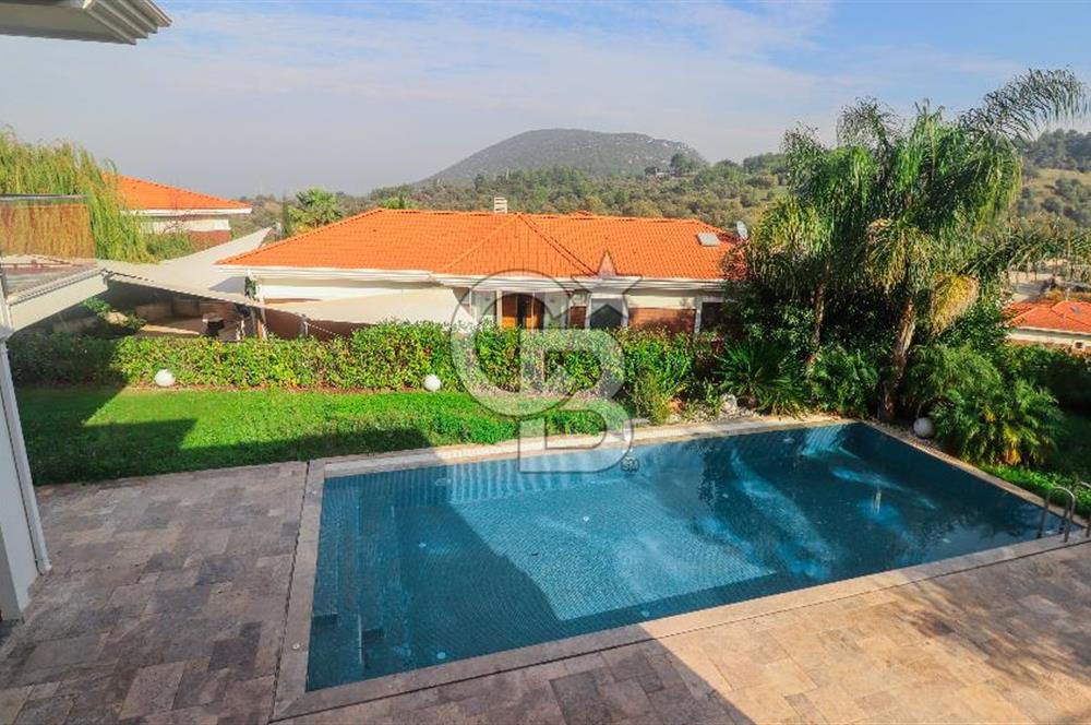 Güzelbahçe Çamlı Dört Mevsim Konakları Kiralık 5+2 Havuzlu Villa
