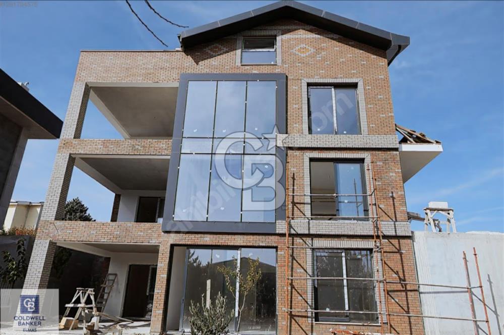 GÖLBAŞINDA MUHTEŞEM GÖL MANZARALI 700 M2 ARSA ÜZERİNDE VİLLA