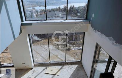 GÖLBAŞINDA MUHTEŞEM GÖL MANZARALI 700 M2 ARSA ÜZERİNDE VİLLA